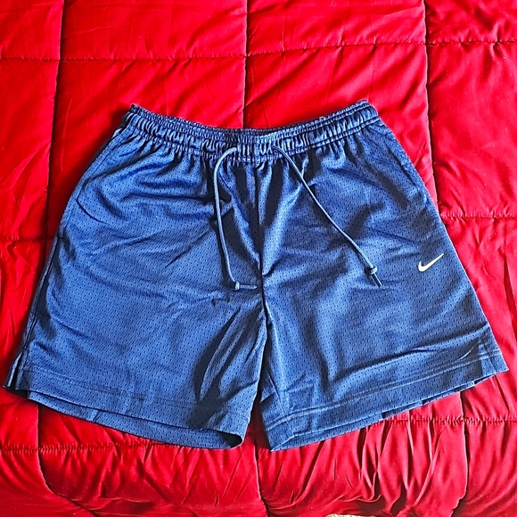 Nike Mesh Shorts - Picture 1 of 5